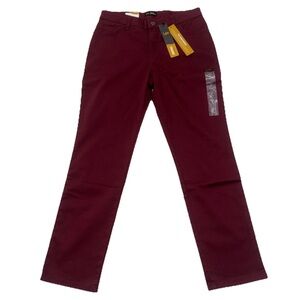 NWT Lee Classic Fit‎ Women’s 8 Petite Straight Leg Stretch Burgundy Jeans Pants
